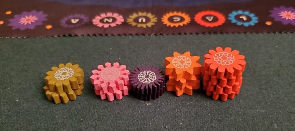 I don't know whether the unique cuts are for the sake of colorblindness, but those varied textures feel great on the fingers.