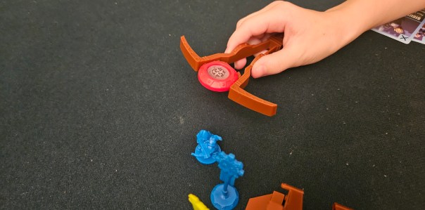 I swear there are versions of this toy that have little scoops for holding the discs.