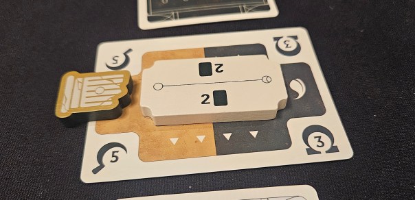 The feathers/stingers are both curled, sharp-ended icons... which is a bit non-distinct as well.